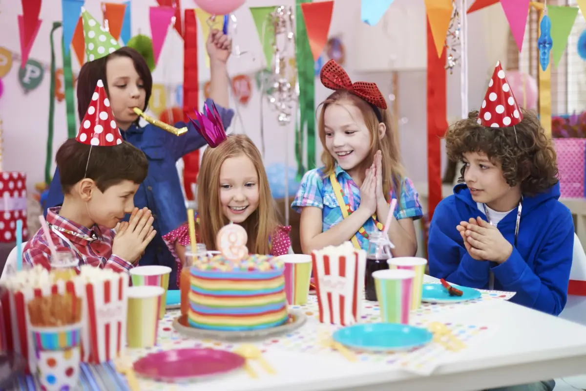 Convite de aniversário feminino: inspirações para festas de meninas de todas as idades